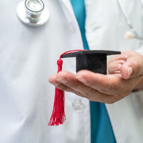 Автоматизация воронки продаж в школе врачей